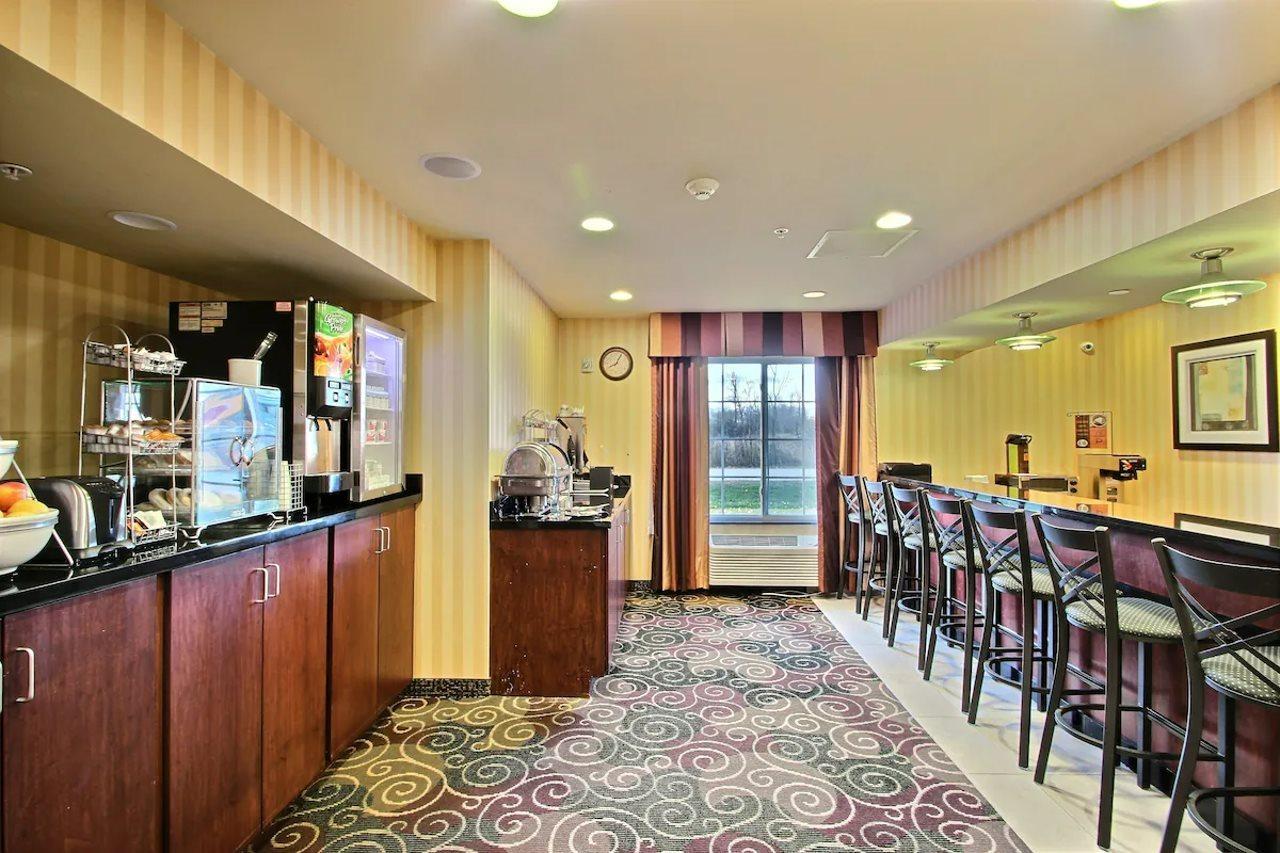 Americinn By Wyndham Oshkosh Exteriör bild