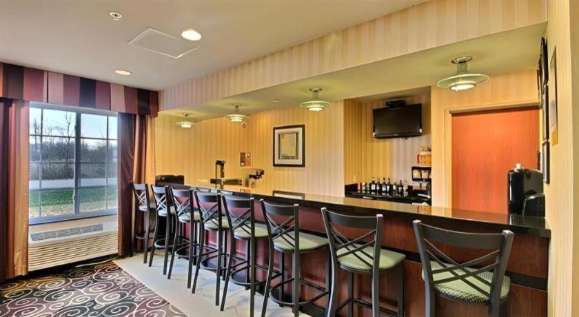 Americinn By Wyndham Oshkosh Exteriör bild