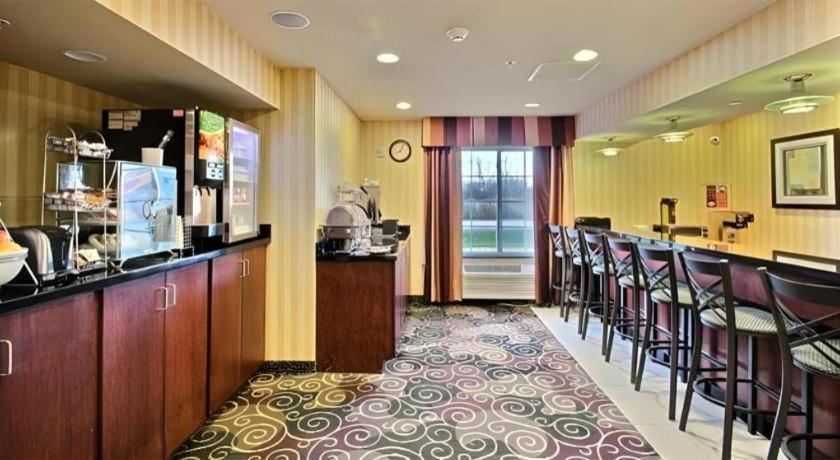 Americinn By Wyndham Oshkosh Exteriör bild
